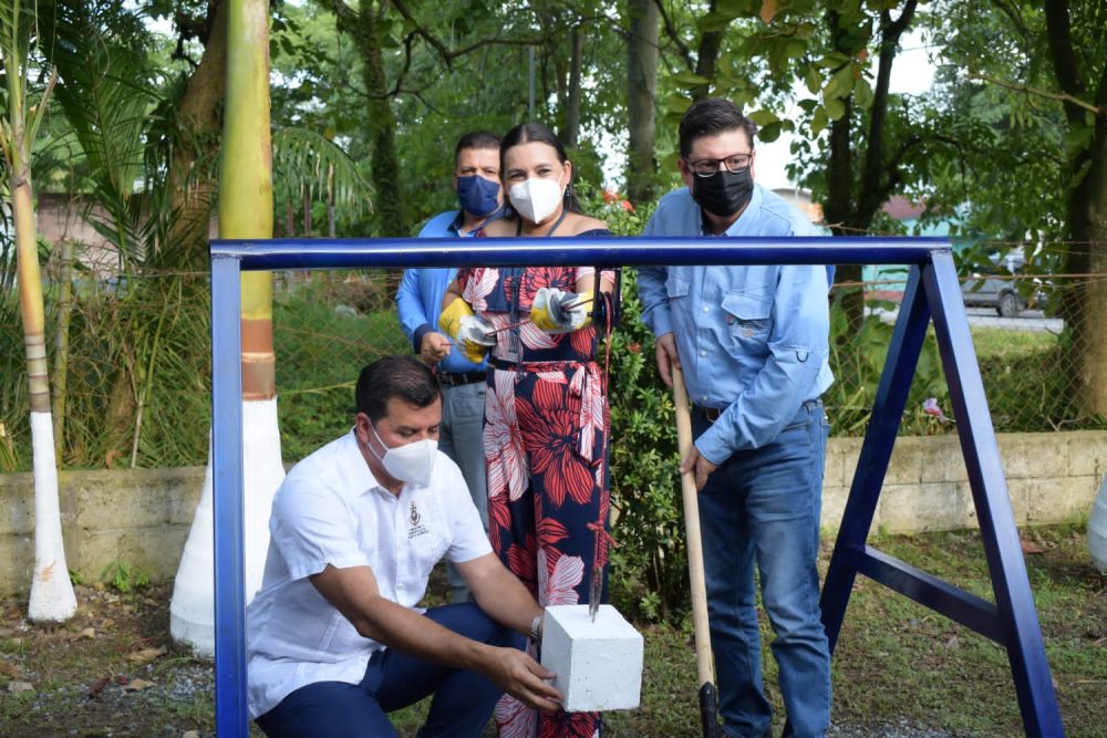 Primera piedra Un Milagro Por Guate puerto barrios