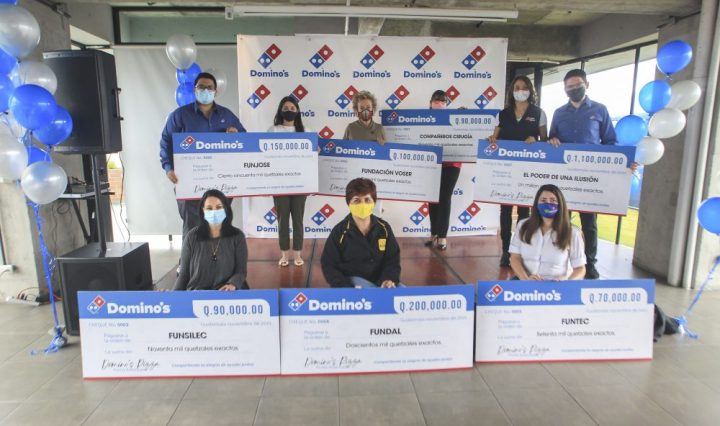 Entrega donación Dominos_33
