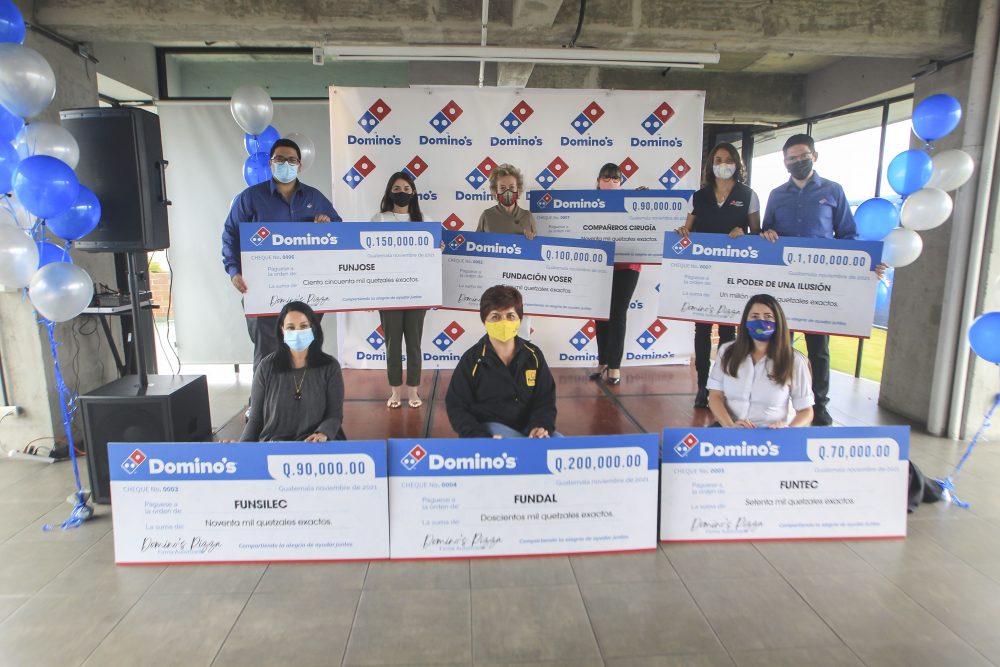 Entrega donación Dominos_33
