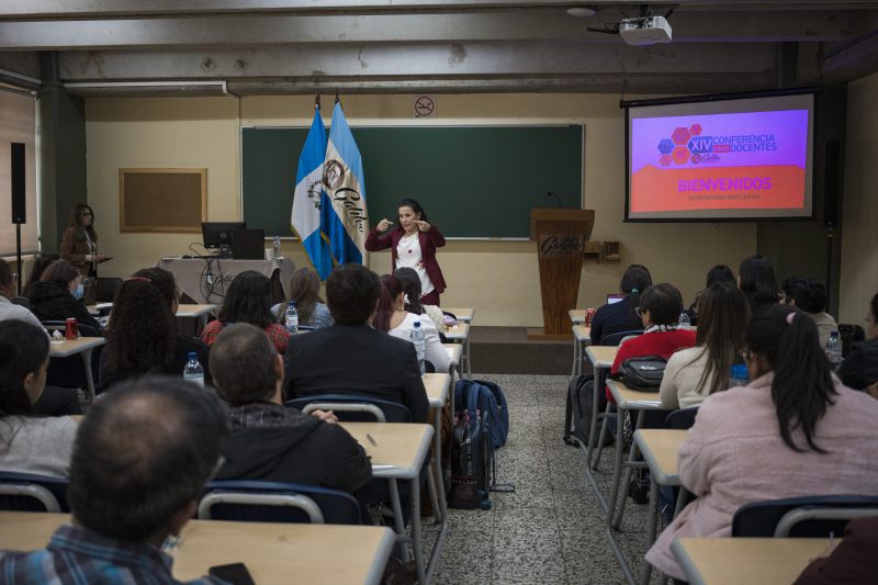 Universidad Galileo capacita a docentes de todo el país