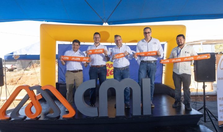 Fotografía oficial inauguración granja CMI