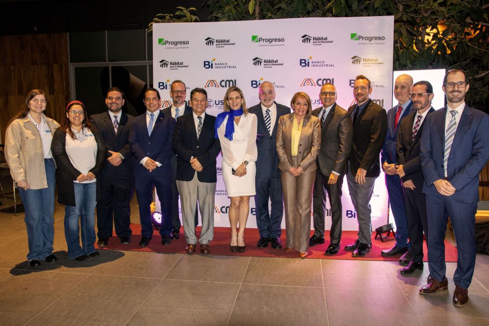 Aliados Hogares junto a Jazmín de la Vega , ministra CIV