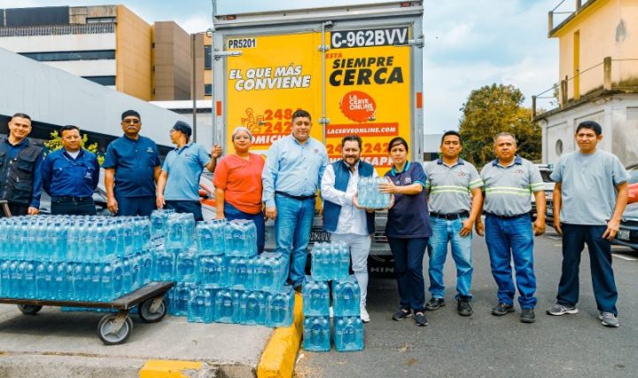 Fundación Castillo Córdova y Agua Pura Salvavidas realizaron donación a Hospital San Juan de Dios
