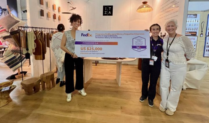 Eliza Babarczy de ITZAWOOD, Lorena Rivera de FedEx, Suzanne Babarczy de ITZAWOOD,