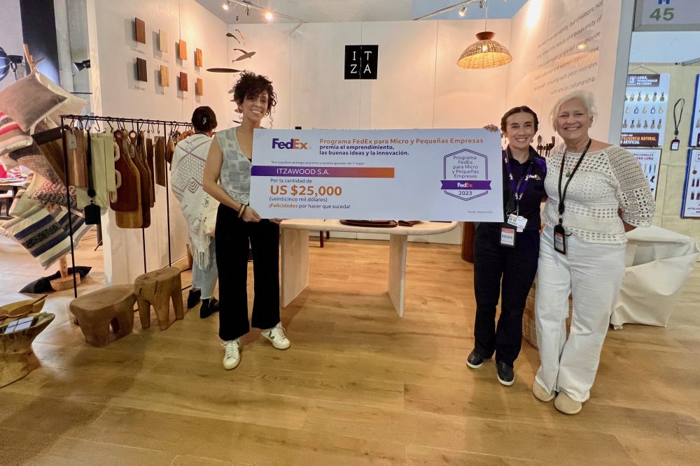 Eliza Babarczy de ITZAWOOD, Lorena Rivera de FedEx, Suzanne Babarczy de ITZAWOOD,