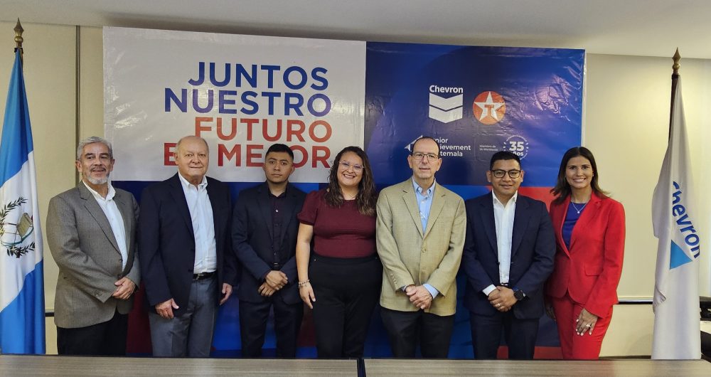 JAG, CHEVRON Y JÓVENES EX BECADOS