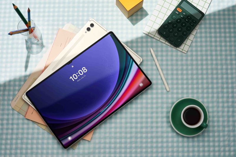 La Galaxy Tab S9 destaca por su increíble pantalla impresionante, gran potencia y rendimiento , larga duración de la batería y resistencia y además ahora incorpora las mismas funciones de Galaxy AI del novedoso Galaxy S24.