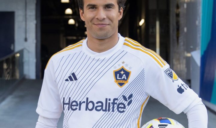 Riqui Puig Headshot_ galaxy