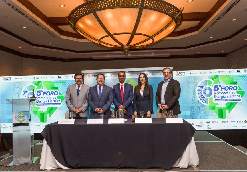 Expertos concuerdan que es de vital importancia promover el conocimiento y la inversión en el transporte eléctrico para asegurar el abastecimiento y un futuro sostenible para el país.