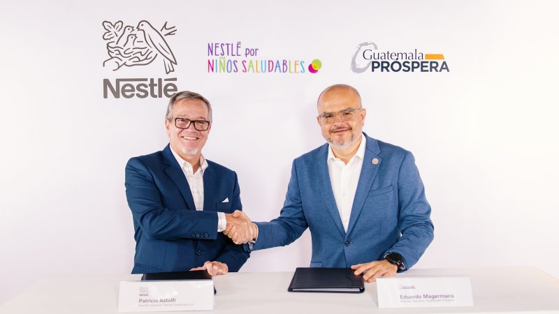 Nestlé y Guatemala Próspera anuncian una alianza estratégica para capacitar a más de 32,000 docentes del sistema de educación pública del país en nutrición básica, hábitos saludables y cuidado del medio ambiente.