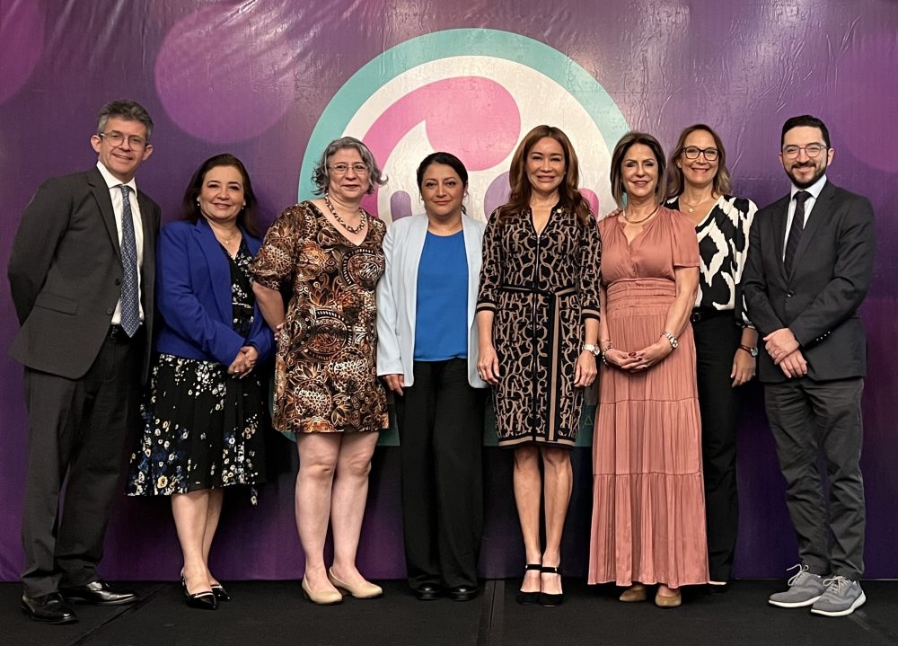 Expositores Conversatorio Importancia de Implementar esquema vacunación y el impacto que esto genera (2)