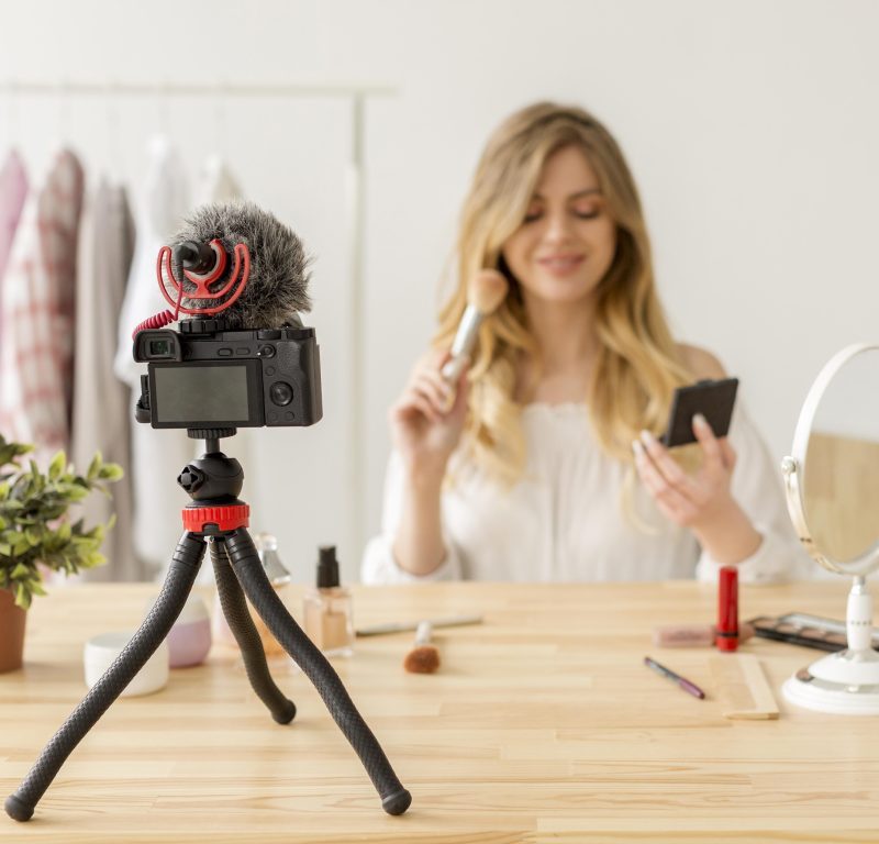 En una realidad en la que los consumidores tienen cada vez más poder, las marcas han descubierto que la cocreación puede ser su mejor aliada. Lívia Gammardella, Directora de Marketing Digital de LatAm Intersect PR, destaca cómo esta estrategia, si bien desafiante, ofrece enormes beneficios para startups y pequeñas y medianas empresas.