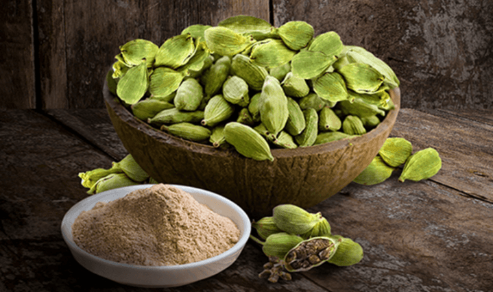 El cardamomo verde, también conocido como Elaichi en la India, es una especia con la ventaja de ser muy diversa a la hora de su consumo