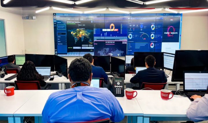 Según la última investigación del ISC2, hacen falta un promedio de 3.5 millones de profesionales para cubrir la demanda laboral en ciberseguridad.