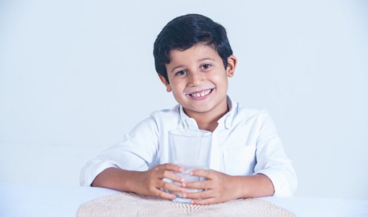 En el año 2023, 64 millones de niños en 49 países recibieron leche u otras bebidas nutritivas en envases de Tetra Pak a través de Programas de Alimentación Escolar.