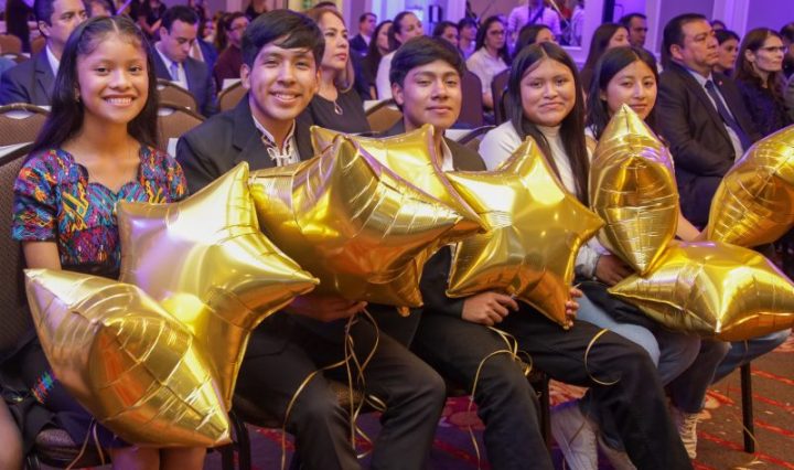 A quienes promueven el bienestar y esarrollo de la niñez más vulnerable de nuestro país.