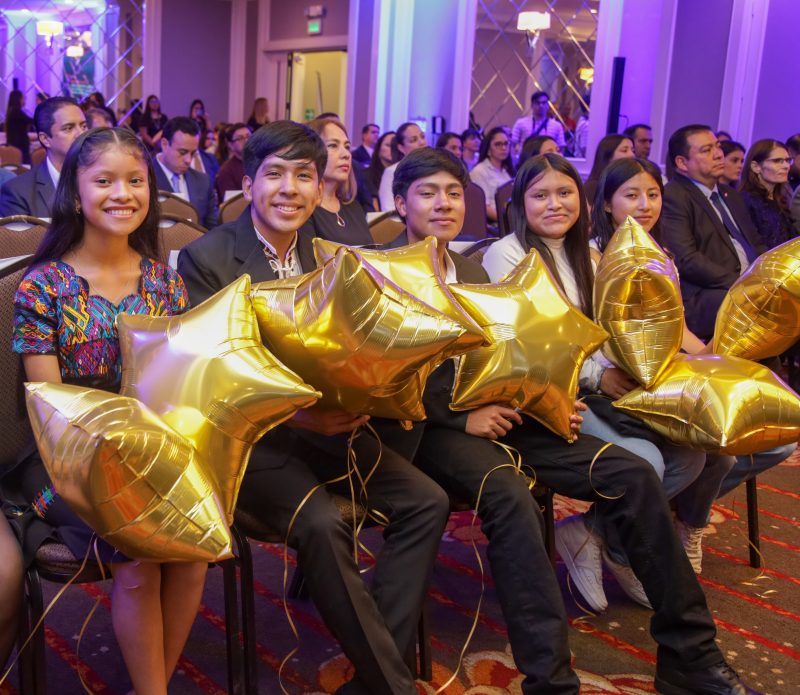 A quienes promueven el bienestar y esarrollo de la niñez más vulnerable de nuestro país.