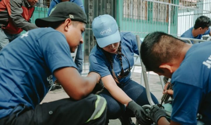 ENEL GUATEMALA PROMUEVE LA EDUCACIÓN Y CONSERVACIÓN DEL MEDIO AMBIENTE A TRAVÉS DE LA TRANSFORMACIÓN DE DESECHOS PLÁSTICOS