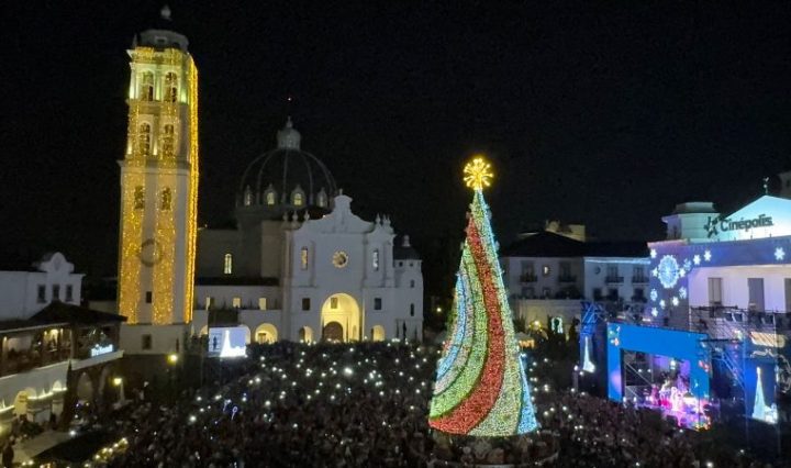 ¡Ciudad Cayalá encendió la magia de la Navidad con un espectáculo para toda la familia!