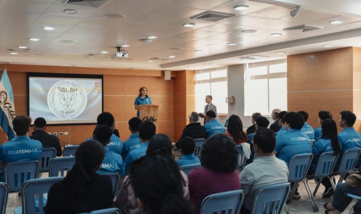 Entregan reconocimientos a la Selección Nacional de Robótica de Guatemala que destacó en México y Grecia