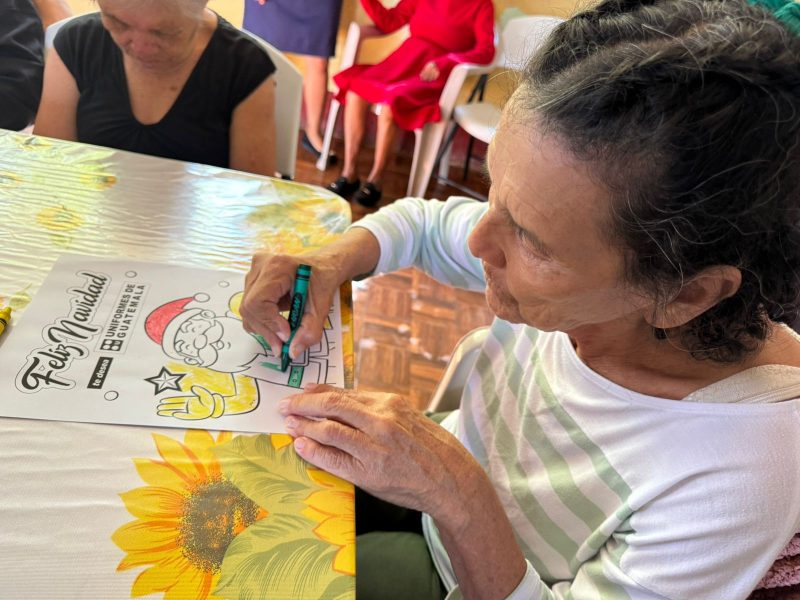 Uniformes de Guatemala visitó el hogar San Martín y el hogar Virgen del Socorro
