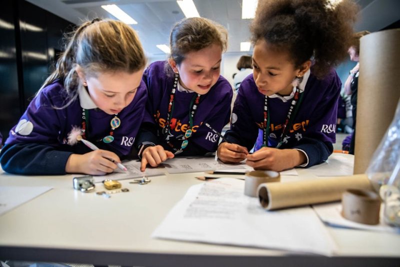 MASTERCARD Y DISCOVERY EDUCATION IMPULSAN EL FUTURO DE LA TECNOLOGÍA A TRAVÉS DE GIRLS4TECH