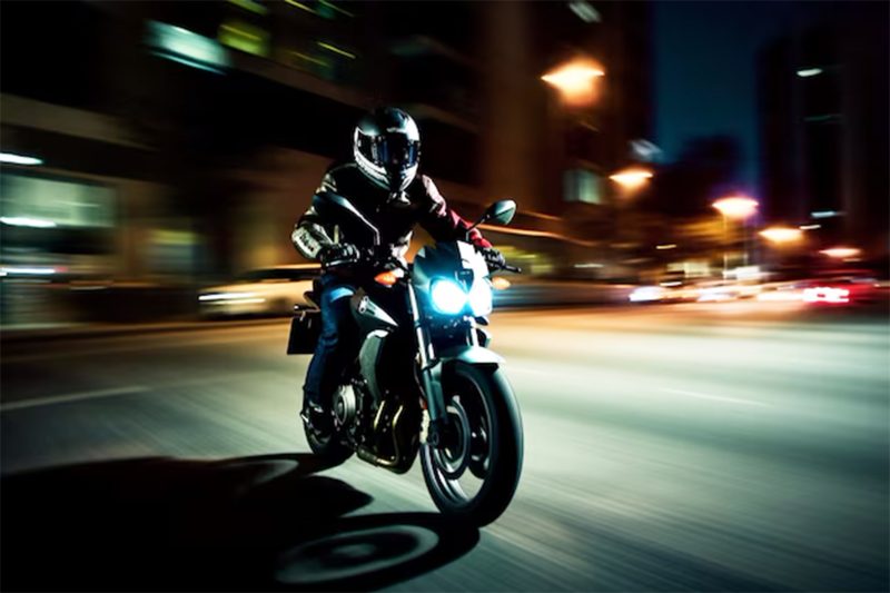 Seguridad en dos ruedas: Cómo disfrutar de las noches festivas sin riesgos