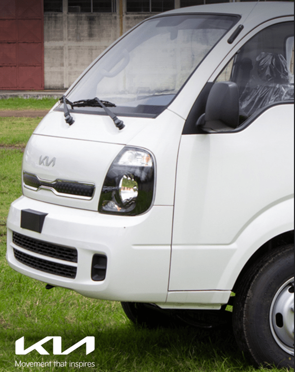 Diseñada para ofrecer un entorno ergonómico y confortable, proporciona una experiencia de conducción excepcional que desafía la percepción tradicional de los camiones comerciales.