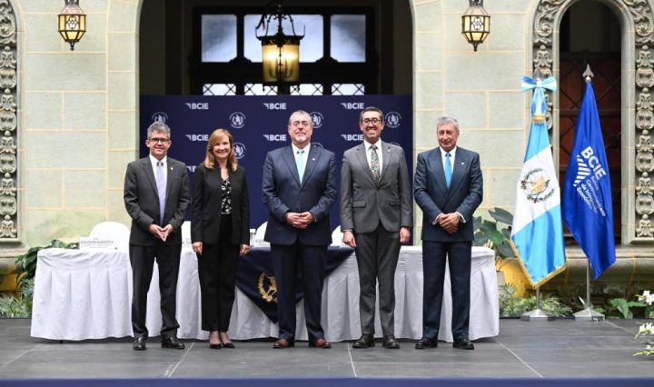 Acto protocolario Inversión histórica en salud pública bcie