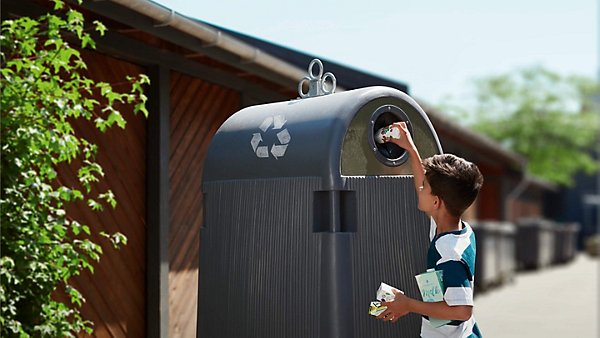 boy-recycling-bin