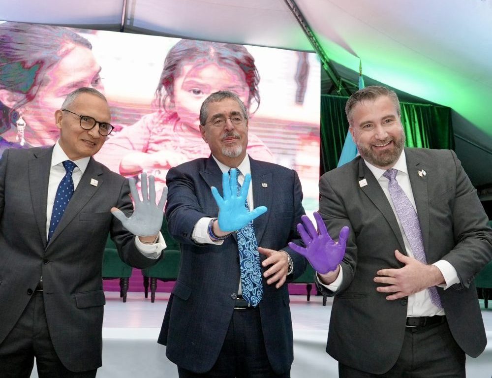 El programa hogares transforma más de 25 mil vidas en guatemala, un piso de concreto a la vez