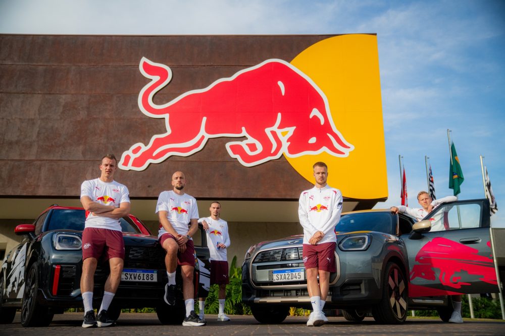 P90601679_lowRes_bmw-x-mini-shooting