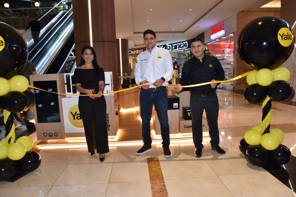 Yale inaugura su primer kiosco con tecnología inteligente en Guatemala