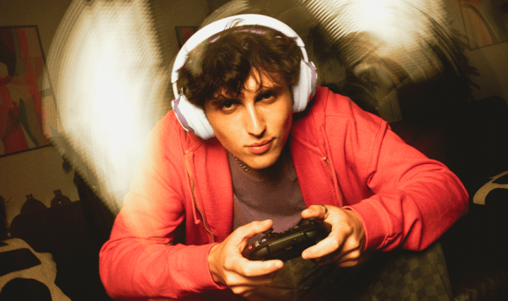 JBL_Quantum_650-lifestyle01-White-xbox