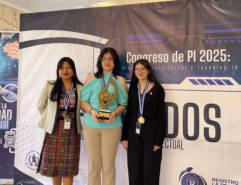 Estudiantes de UPANA triunfan en competencias nacionales de derecho y brillan con propuestas innovadoras