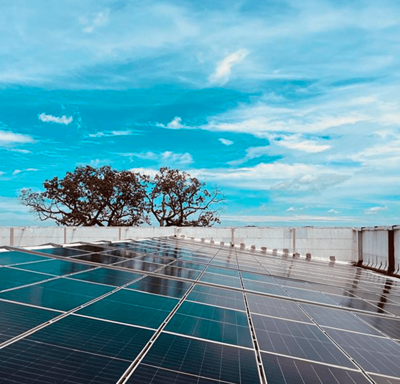ÍNTEGRO impulsa la transición hacia energías limpias con paneles solares en sus centros comerciales