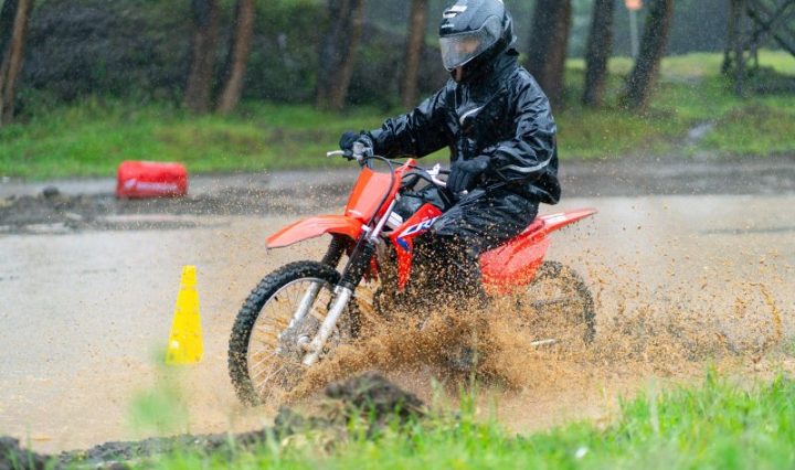 HONDA MOTOS PROMUEVE LA MOVILIDAD RESPONSABLE DURANTE LA ÉPOCA LLUVIOSA