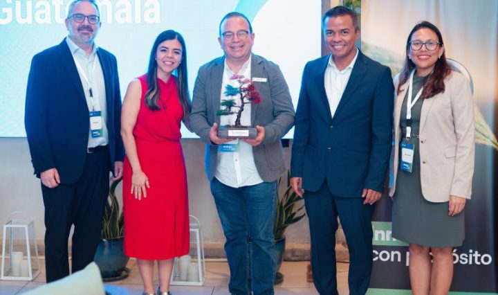 ENEL RECONOCE CON CERTIFICADOS I-REC A 28 EMPRESAS GUATEMALTECAS QUE APUESTAN POR EL USO DE ENERGÍA LIMPIA