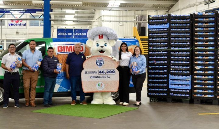 Entrega de donativo bimbo