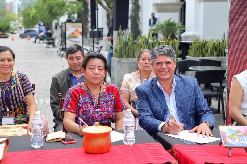 Ciudad Cayalá y la Red Global de Empresarios Indígenas (REI) firman alianza para fortalecer la economía local e impulsar la inclusión cultural en Guatemala