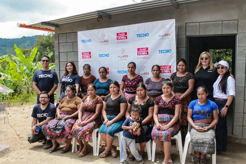 “TECHO en Guatemala en alianza con Coca-Cola FEMSA y HogaRES, Inauguran sistemas de captación de agua de lluvia y pisos saludables en San Juan Sacatepéquez”
