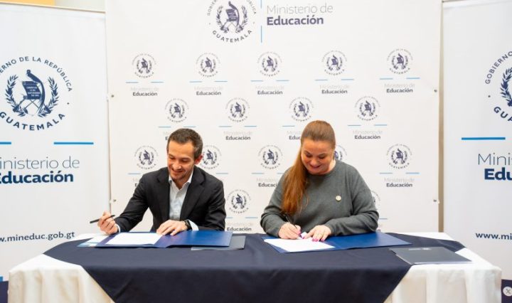 Mineduc y Grupo AG firman convenio para mejorar la infraestructura y equipamiento de centros educativos en Masagua