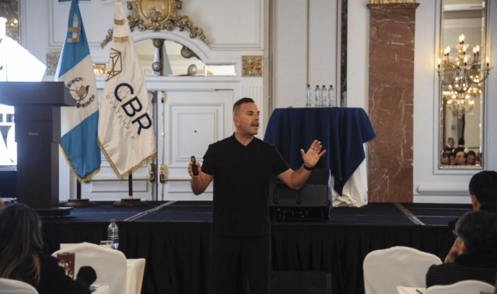 CBR Guatemala impulsó el liderazgo estratégico del sector inmobiliario con la Masterclass 2025 “La Jugada Maestra del Asesor Ganador”