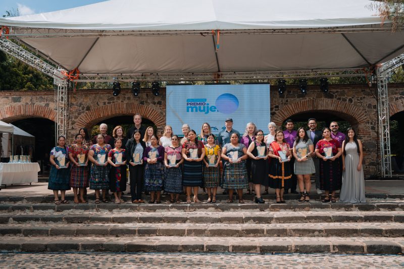 Puente de Amistad celebró la ceremonia de premiación del Premio Mujer Emprendedora 2025 en Antigua Guatemala
