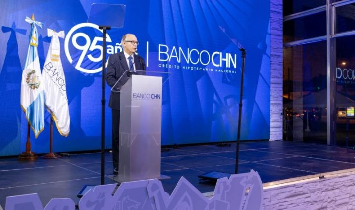 El CHN rindió homenaje a los visionarios que dieron vida al banco de los guatemaltecos