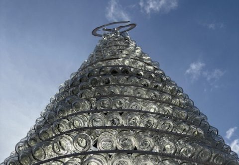 26 Navidades iluminando Guatemala con un árbol que brilla… y recicla