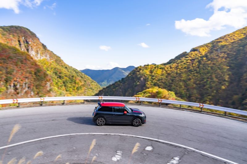 MINI John Cooper Works en la carretera más sinuosa de Japón.
