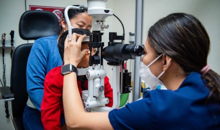 Expertos hacen un llamado a priorizar la salud visual en el inicio del ciclo escolar 2026