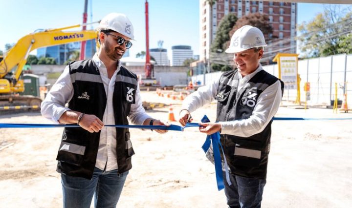 Avance Ingenieros coloca la primera piedra de X10 Un nuevo referente de vida urbana en zona 10