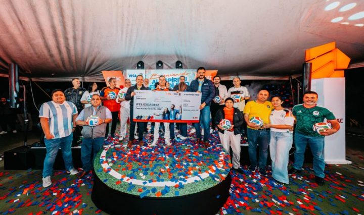 Visa y BAC entregan el primer “Duo Pass” para la fiesta más grande del fútbol